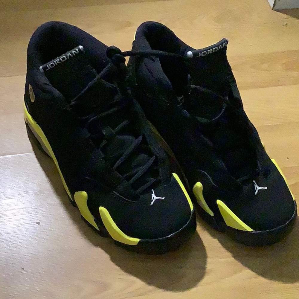 Kids Jordan tennis shoes, worn but in great condition